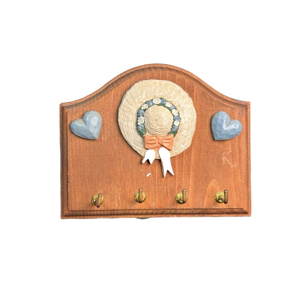Knick knack Heart Cottage Core Wooden Wall Key Holder 4 Hook Straw Hat Decor